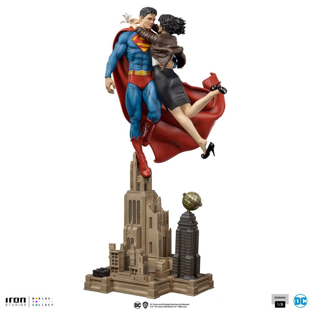 Diorama Superman e Lois - DC Comics